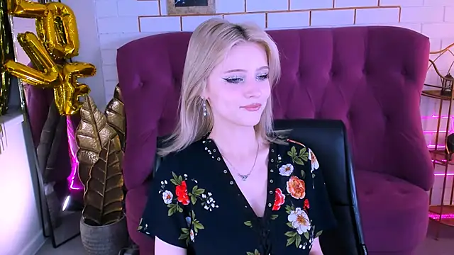 LeonaStane online show from 30, 10, 2025