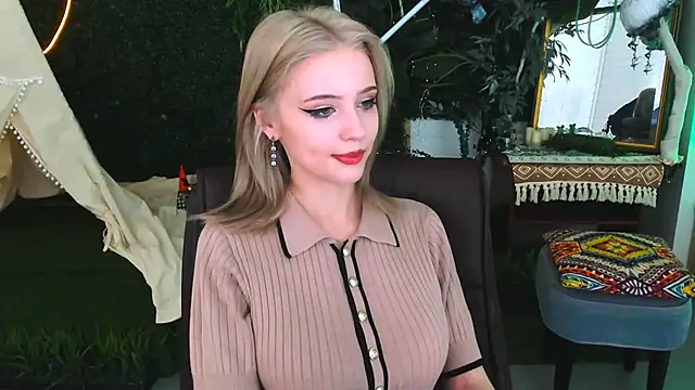 LeonaStane online show from 3, 12, 2025