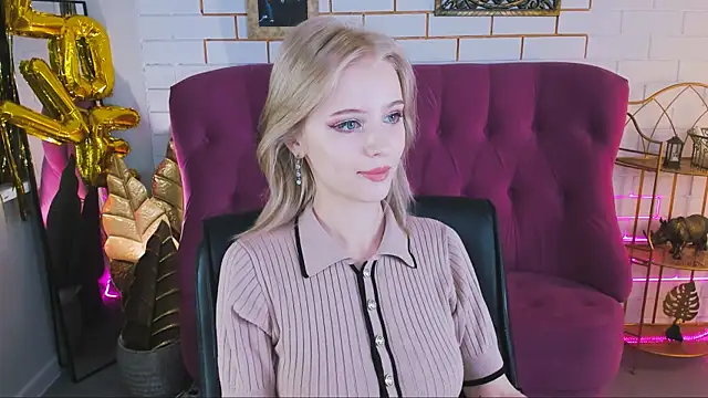 LeonaStane online show from 8, 10, 2025