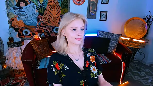 LeonaStane online show from 13, 9, 2025