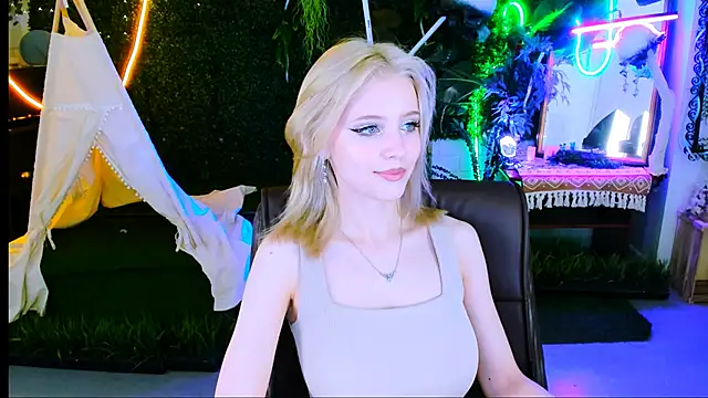 LeonaStane online show from 14, 11, 2025