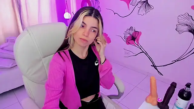 Isabela Fiorelli online show from 20, 11, 2025