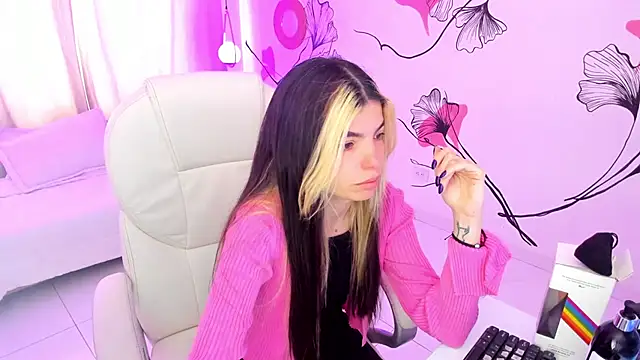 Isabela Fiorelli online show from 11, 11, 2025