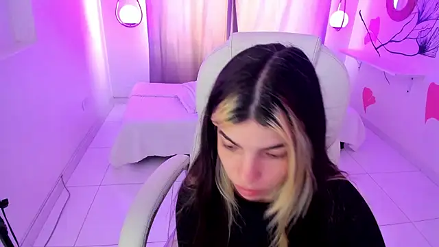 Isabela Fiorelli online show from 13, 11, 2025