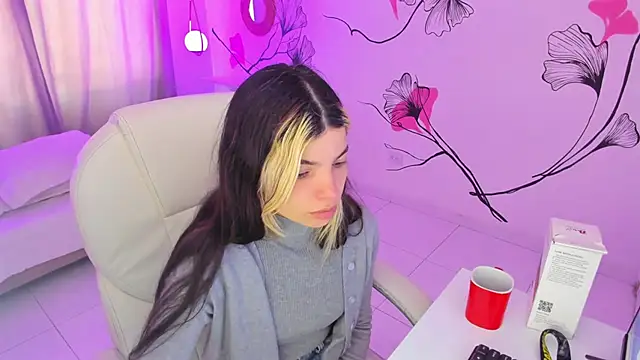 Isabela Fiorelli online show from 21, 11, 2025