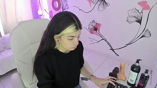 Isabela Fiorelli online show from 30, 10, 2025