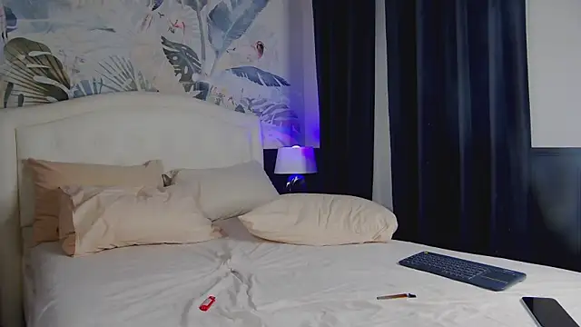 MaeveMoon online show from 9, 3, 2025