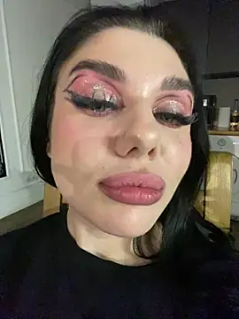 Snapshot of MaeveMoon chatting on 1, 2, 2026 MaeveMoon online show from 1, 2, 2026