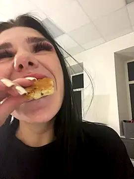 MaeveMoon online show from 28, 11, 2025