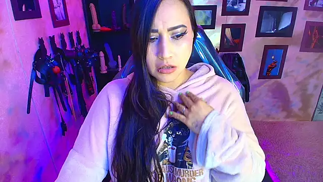 cherryy bombshelll online show from 6, 2, 2026