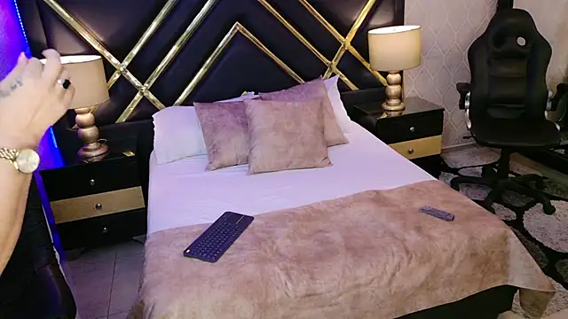 SophieWinsloow online show from 13, 9, 2025