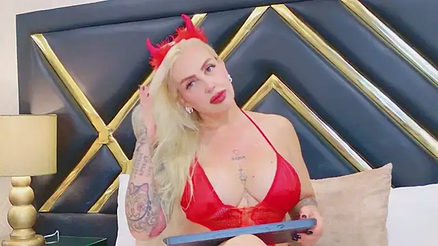 Snapshot of SophieWinsloow chatting on 29, 4, 2026 SophieWinsloow online show from 29, 4, 2026