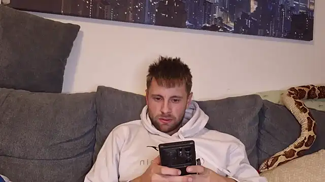 ademandjulia online show from 7, 11, 2025