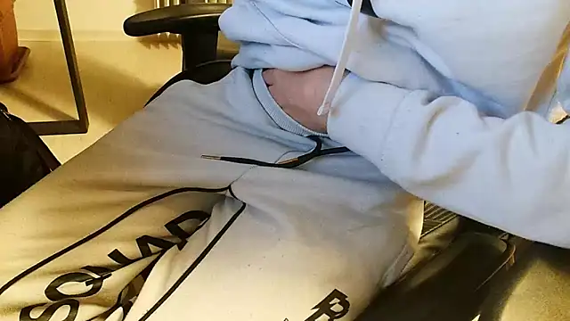 ademandjulia online show from 25, 2, 2026