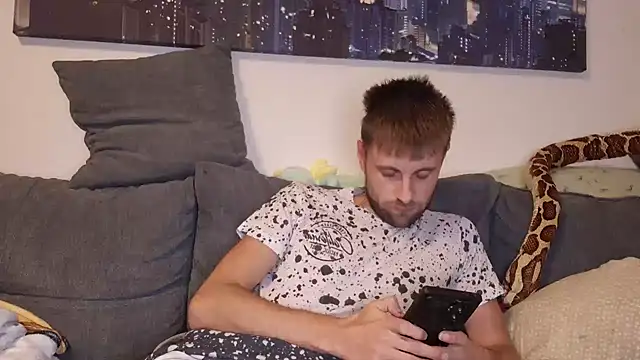 ademandjulia online show from 6, 11, 2025