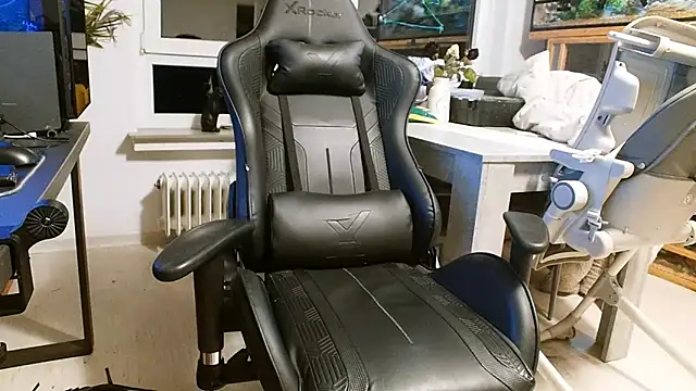 ademandjulia online show from 21, 2, 2026