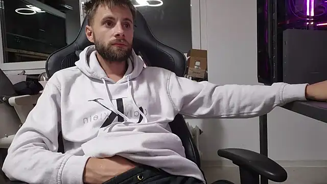 ademandjulia online show from 2, 10, 2025