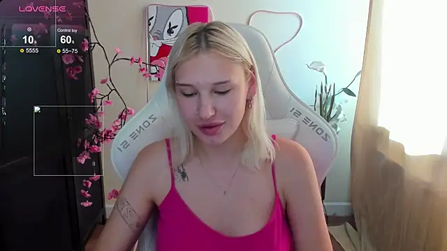 EvelinaLuu online show from 5, 7, 2026