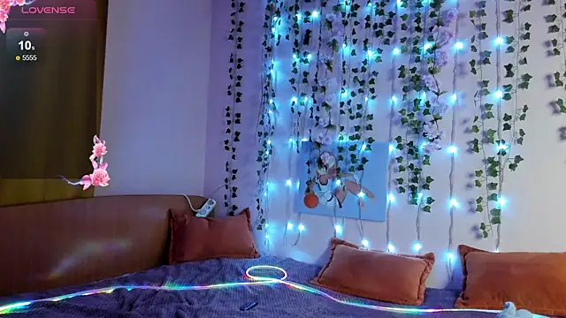 Snapshot of EvelinaLuu chatting on 27, 11, 2025 EvelinaLuu online show from 27, 11, 2025