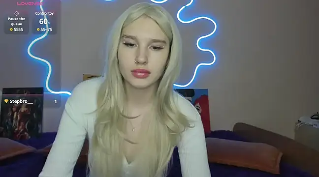 Snapshot of EvelinaLuu chatting on 7, 3, 2025 EvelinaLuu online show from 7, 3, 2025