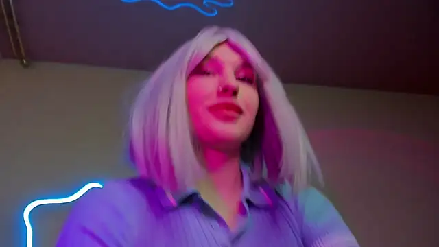 Snapshot of EvelinaLuu chatting on 23, 3, 2025 EvelinaLuu online show from 23, 3, 2025