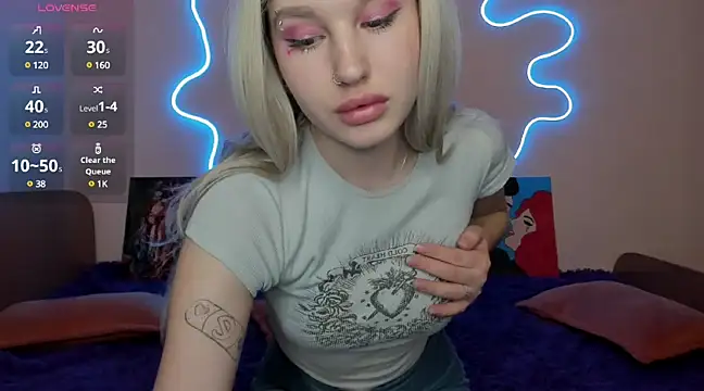 Snapshot of EvelinaLuu chatting on 12, 3, 2025 EvelinaLuu online show from 12, 3, 2025