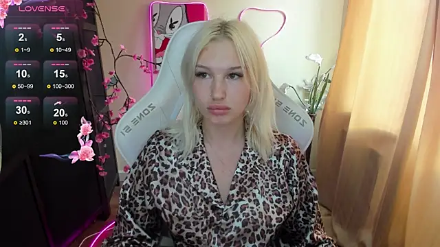 EvelinaLuu online show from 4, 8, 2026