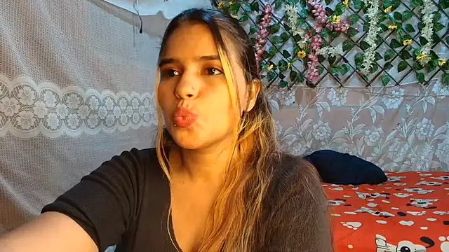 Snapshot of leandro49112 chatting on 17, 6, 2026 leandro49112 online show from 17, 6, 2026