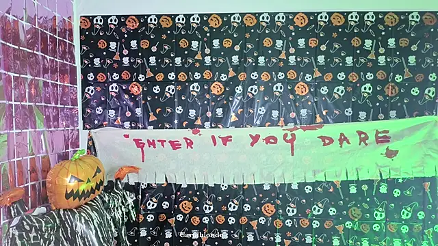 Carolblonde online show from 2, 11, 2025