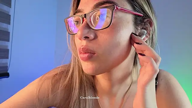 Carolblonde online show from 11, 7, 2026