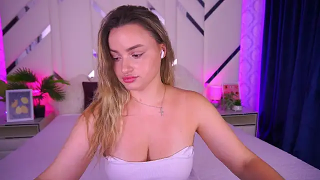 LindsieGreyy online show from 23, 9, 2025