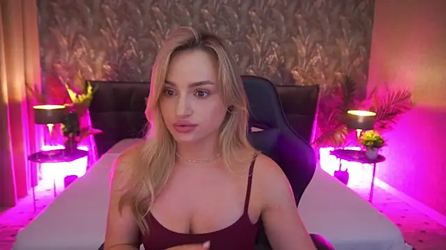 Snapshot of LindsieGreyy chatting on 5, 7, 2026 LindsieGreyy online show from 5, 7, 2026