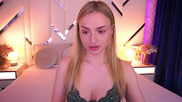 LindsieGreyy online show from 25, 5, 2026