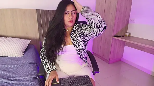 Mia cm online show from 16, 3, 2025