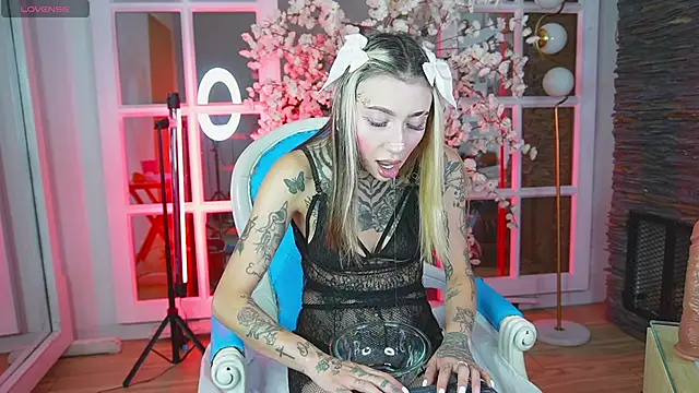 miss   angel online show from 14, 4, 2026