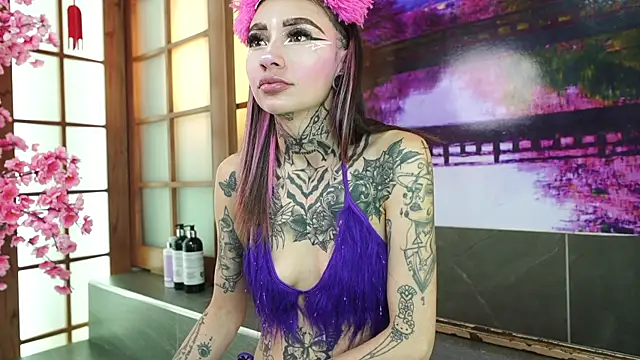 Snapshot of miss___angel chatting on 12, 11, 2025 miss angel online show from 12, 11, 2025