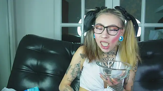 miss   angel online show from 10, 3, 2026