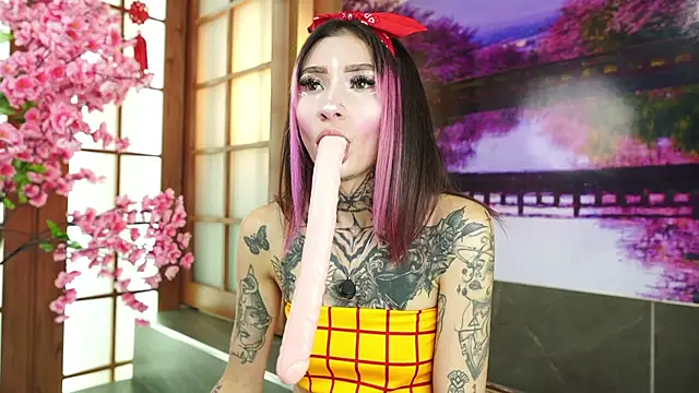 Snapshot of miss___angel chatting on 28, 10, 2025 miss angel online show from 28, 10, 2025