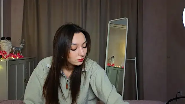 ColleenCox online show from 4, 3, 2025