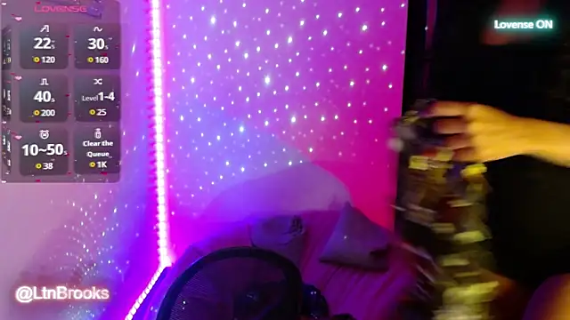 Annaa Brooks online show from 10, 3, 2025