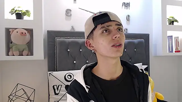 MaikyCooper online show from 18, 3, 2025