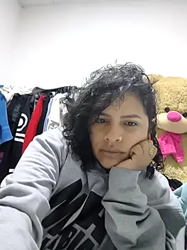 saralovens online show from 2, 11, 2025