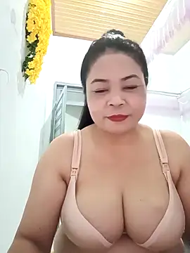 Baby-bigtits2024 online show from 17, 3, 2025