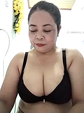 Baby-bigtits2024 online show from 10, 9, 2025
