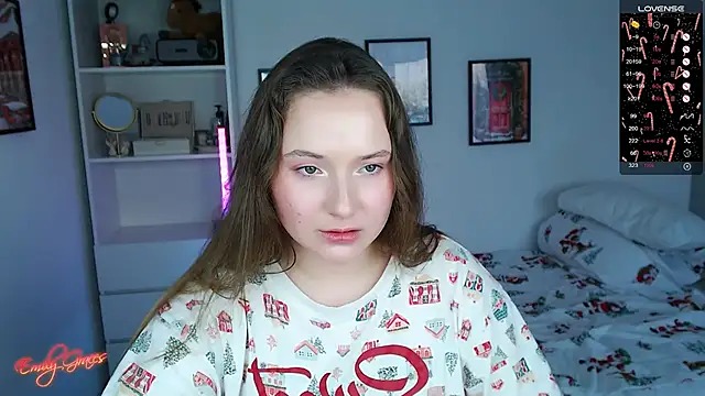 Snapshot of EmilyxxGraces chatting on 14, 12, 2025 EmilyxxGraces online show from 14, 12, 2025