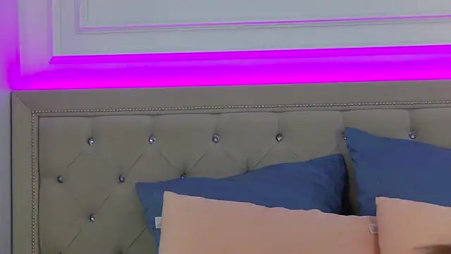 Jackie White  online show from 13, 9, 2025