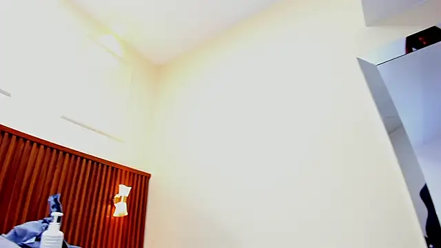 MELINAMARTINS online show from 20, 3, 2025