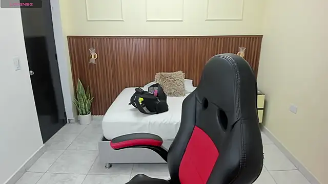 MELINAMARTINS online show from 25, 11, 2025