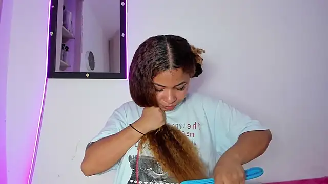 MELINAMARTINS online show from 13, 4, 2026