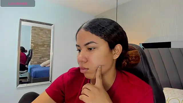 MELINAMARTINS online show from 10, 1, 2026